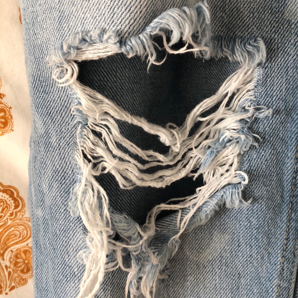 Distressed Jeans - Picture 3 of 6